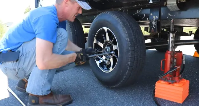 Best Jack for Changing Trailer Tires | Top 8 Picks in 2024