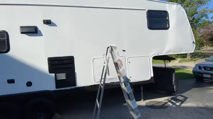 How to Paint RV Exterior Fiberglass: DIY 15 Steps [Total]