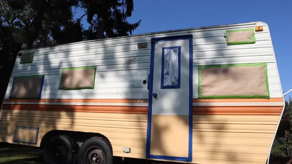 Benefits of Painting a Trailer Door