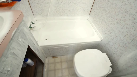 The Step-by-Step Guide to Painting RV Bathtubs