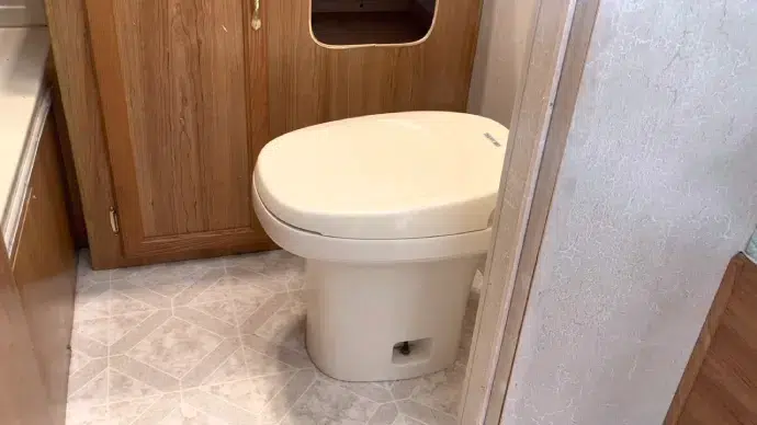 Can You Rotate an RV Toilet: Total 4 Methods [Simple DIY]