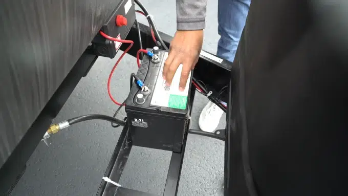 Can You Trickle Charge RV Battery While it is Connected: 3 Benefits