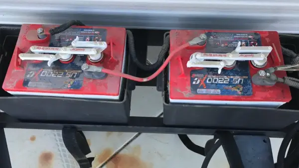 Do 6V or 12V batteries hold more power