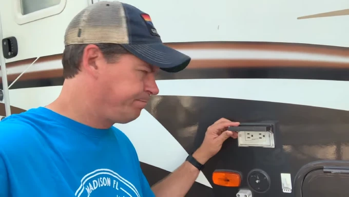 Do RV Outlets Work On Battery