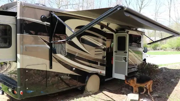 Effects of Awning Fabric Wrinkles on RV