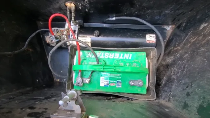 How to Charge Dump Trailer Battery from Truck