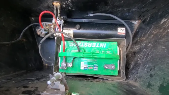 How to Charge Dump Trailer Battery from Truck: 4 Detailed Steps [DIY]