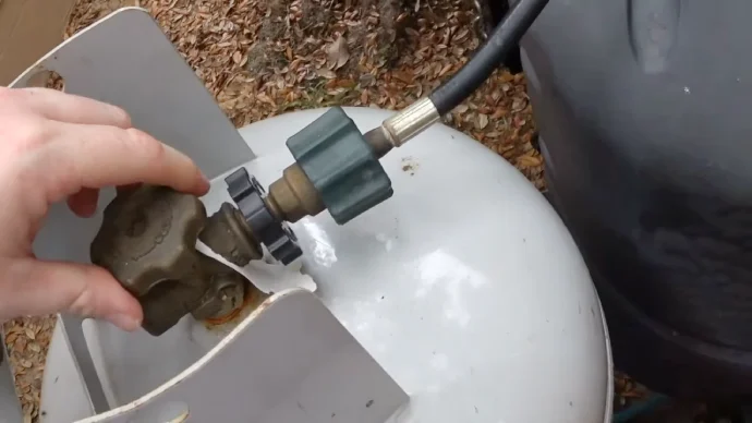 how to hook up propane tank to rv