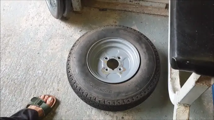 can you put a tube in a tubeless trailer tire